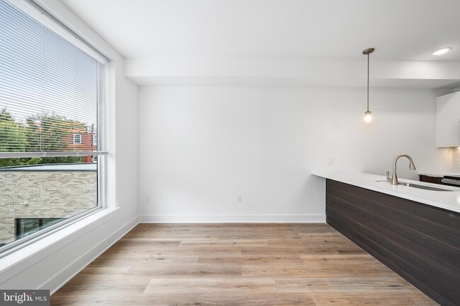 Building Photo - 4324 Lancaster Ave