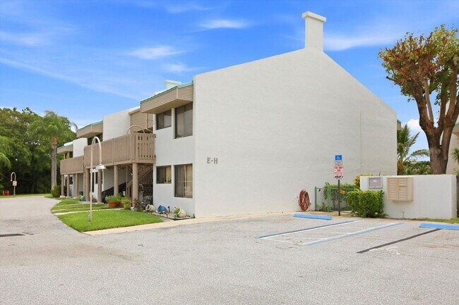 Building Photo - 412 Southwind Dr
