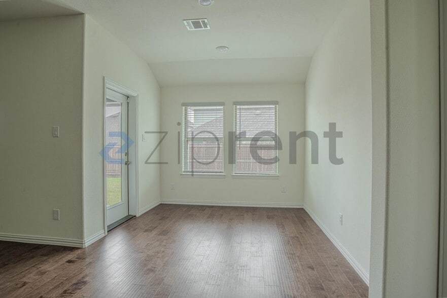 Building Photo - Unit