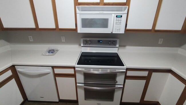 Building Photo - 90 Century Ct