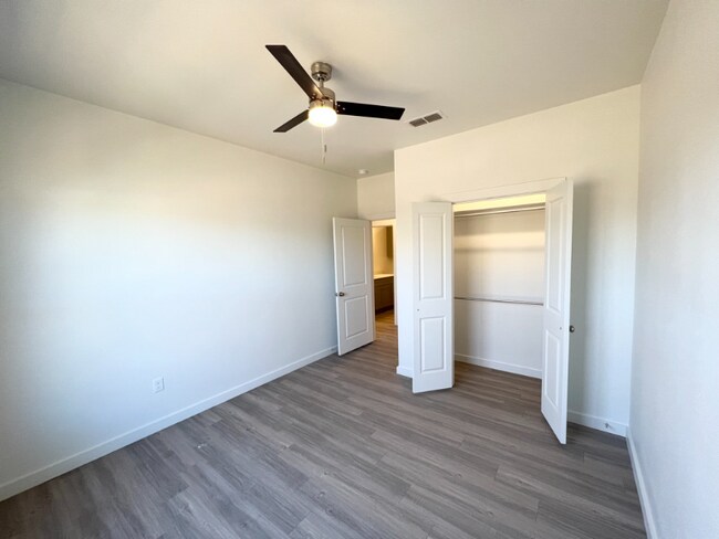 Building Photo - 5527 Itasca St