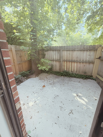 Building Photo - Beautifully Updated 3 Bedroom Condo with Community Pool in the Heart of Greenville!
