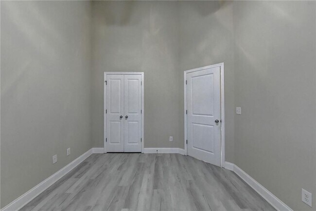 Building Photo - 2405 Tenor Ln