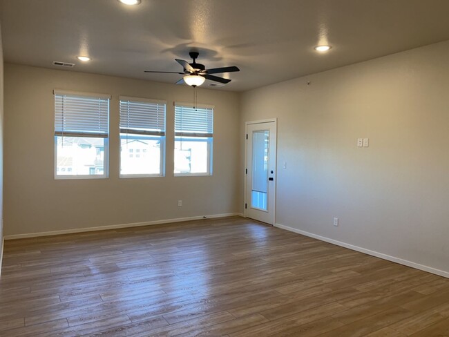 Building Photo - Stylish Second-Floor Condo w/ Two-Car Garage