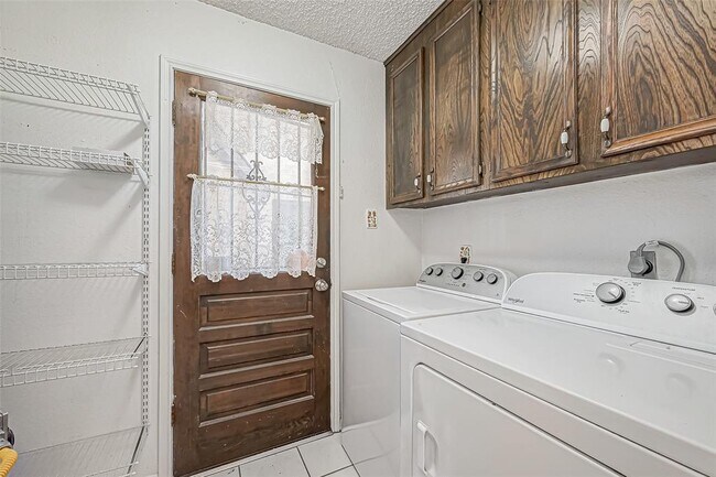 Building Photo - 15030 St Cloud Dr