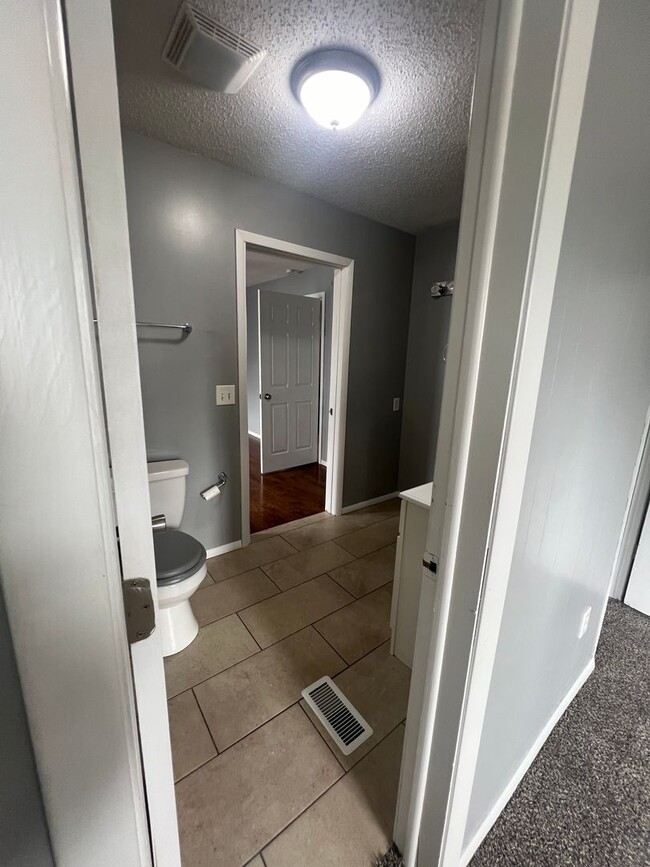 Building Photo - 3 bedroom and 1.5 bathroom house