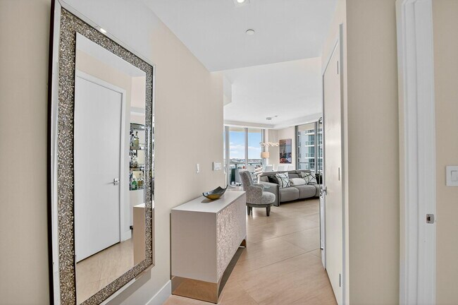 Building Photo - 3100 N Ocean Dr