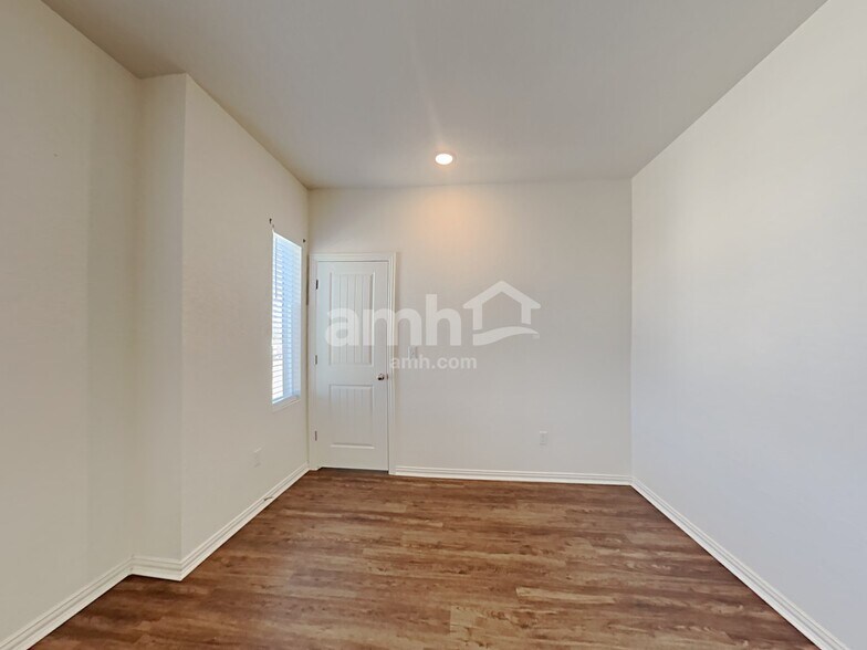 Building Photo - 2732 Geronimo Creek