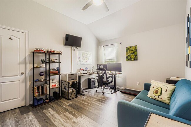 Building Photo - 202 Pulitzer Dr