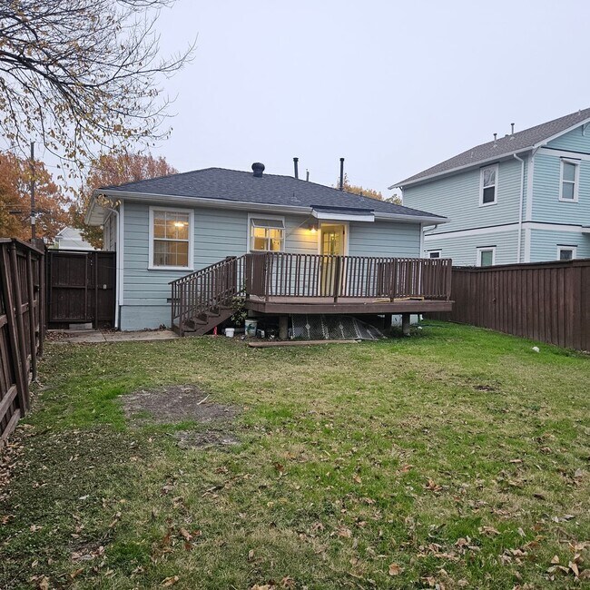 Building Photo - Bradley Duplex