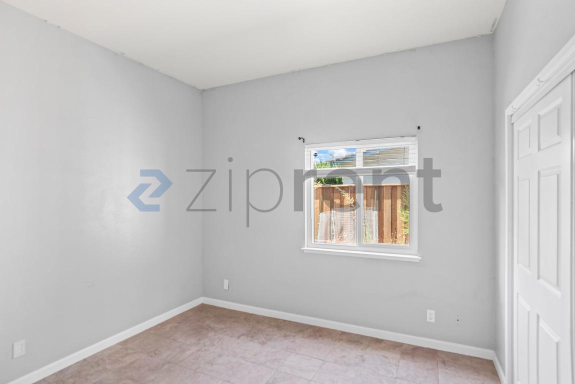 Building Photo - Unit