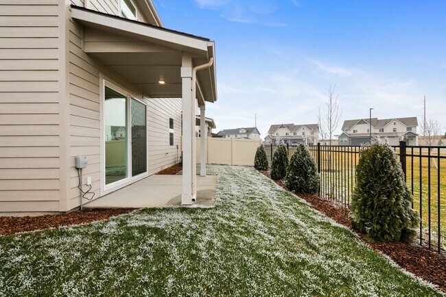 Building Photo - Move-In Ready Elegance - 4 Bedrooms! Pet Fridley!