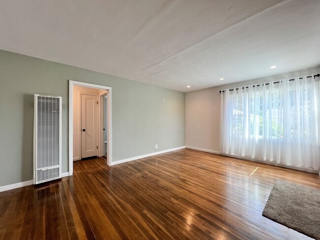 Building Photo - Charming Westwood Cottage in the Heart of Napa