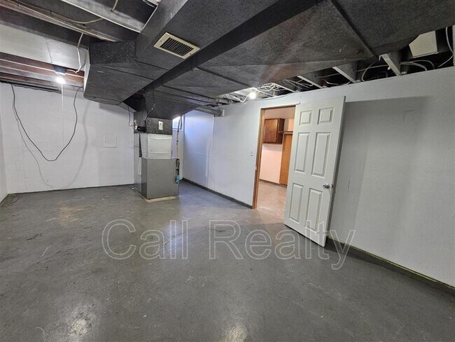 Building Photo - 2338 W Walton Ave