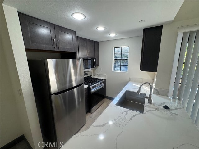 Building Photo - 1046 Calle Del Cerro