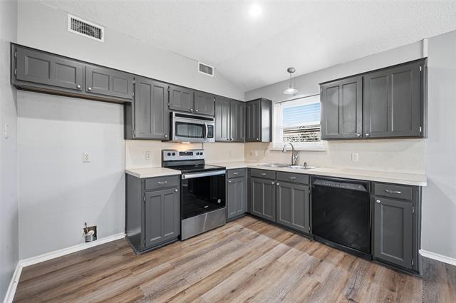 Building Photo - 6421 Fairview Dr