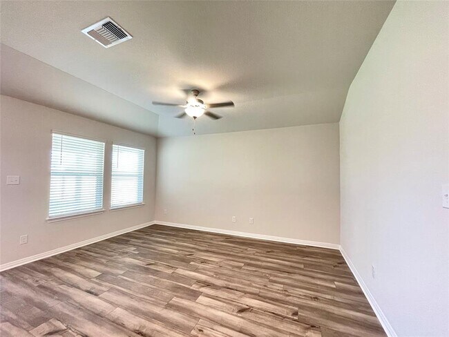 Building Photo - 408 Giorgio Moroder Dr