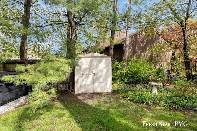 Building Photo - 28 Woodmer Ln
