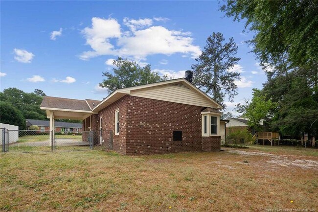 Building Photo - 508 Waterbury Dr