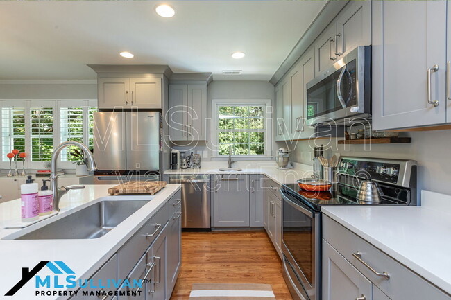 Building Photo - 4500 Lakemont Dr