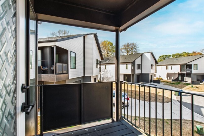 Building Photo - Modern 3BR Townhome in Millbank Village!