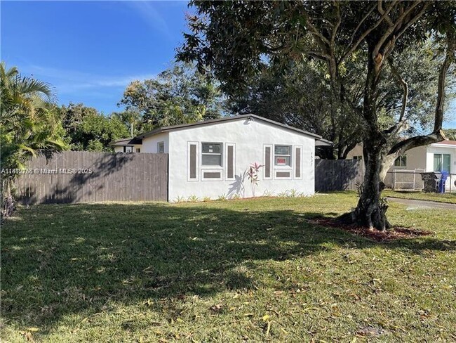 Building Photo - 1531 N 70th Terrace