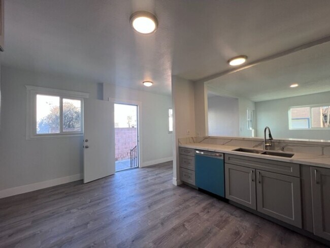 Building Photo - Upgraded Large Home