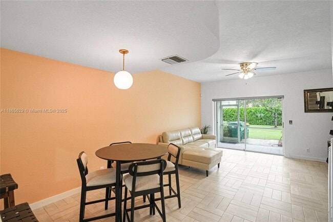 Building Photo - 8031 Sanibel Dr
