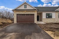 Building Photo - 5740 Willow Creek Ln