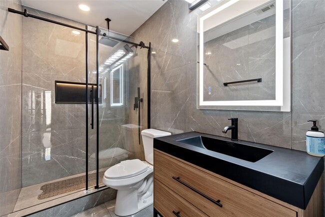 Building Photo - 4720 Heath Ave