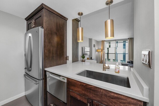 Building Photo - 12-12 Museum Way