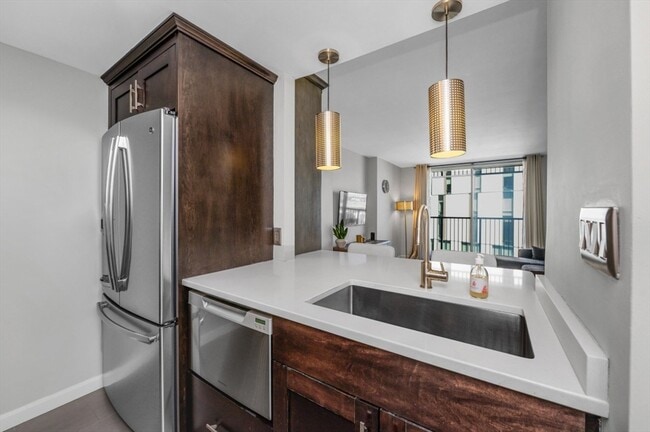 Building Photo - 8-12 Museum Way