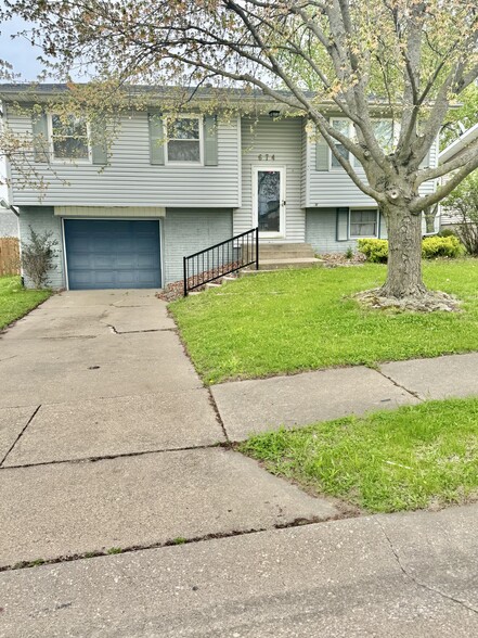 Primary Photo - 674 W 64th St
