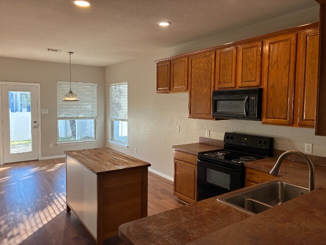 Building Photo - 1336 Kingston Pl