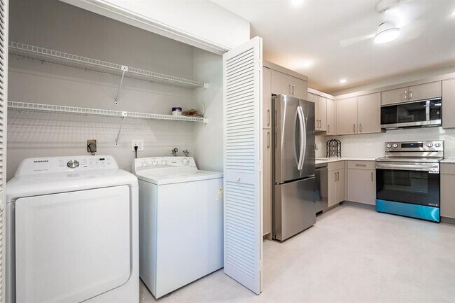 Building Photo - 3175 NE 48th Ct