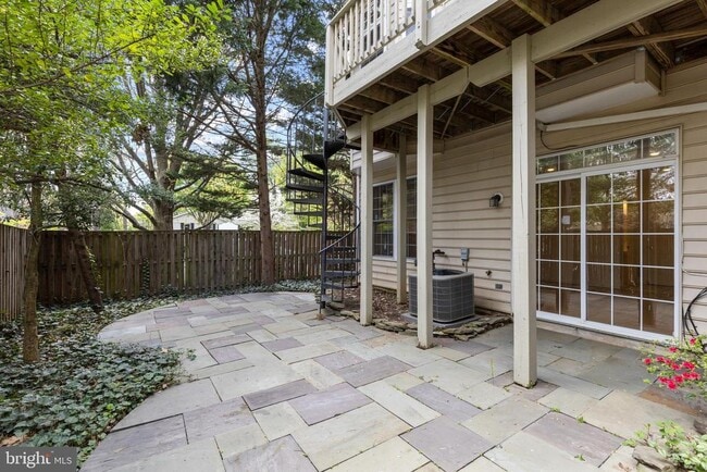 Building Photo - 11201 Woodglen Dr