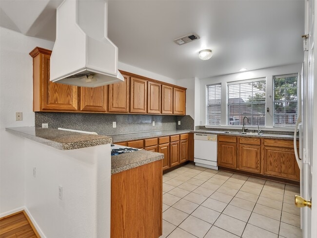 Building Photo - 7211 Canda Ln