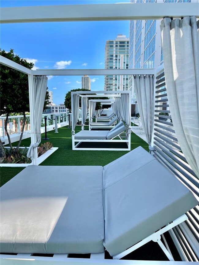 Building Photo - 400 Sunny Isles Blvd