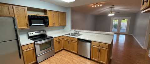 Building Photo - 1827 Wildwood Creek Ln