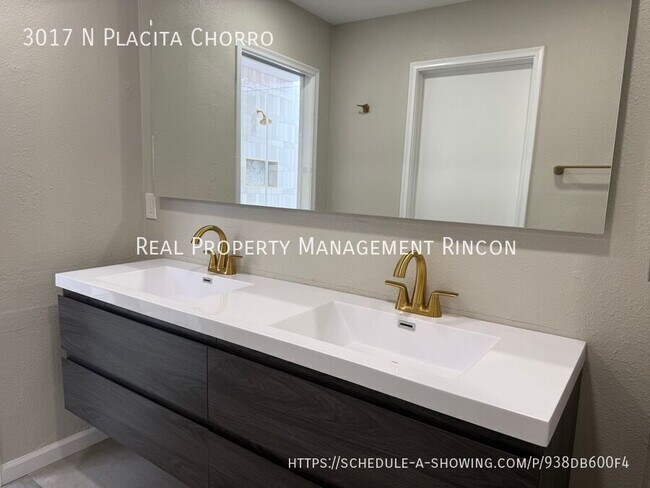 Building Photo - 3017 Placita Chorro