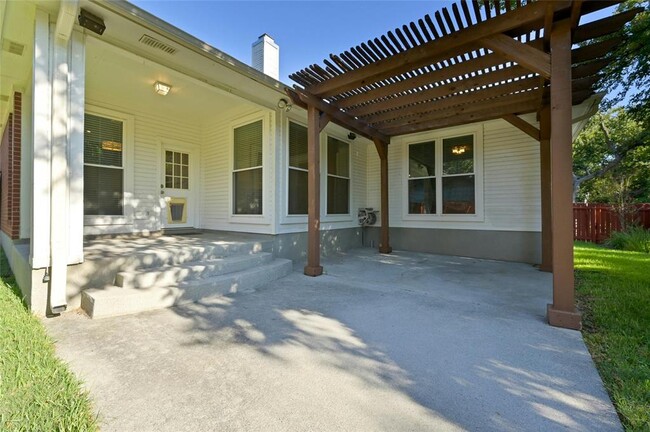 Building Photo - 2005 Spring Hollow Path