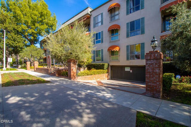 Building Photo - 330 S Mentor Ave