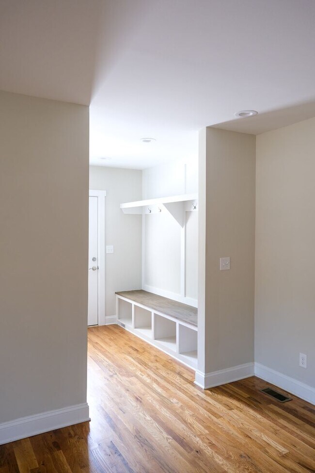 Building Photo - 3 Bedroom, 3 Bath House in Prime Augusta C...