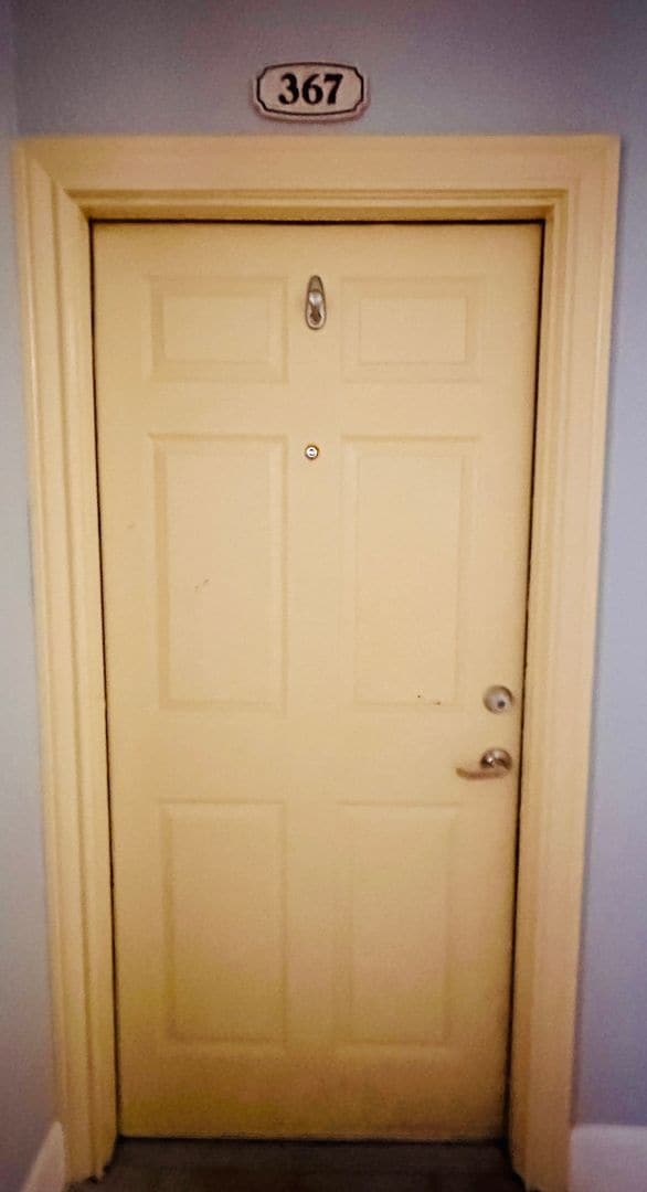 Building Photo - Elegant 1Brm 1Ba wood floors, quartz counters and more!