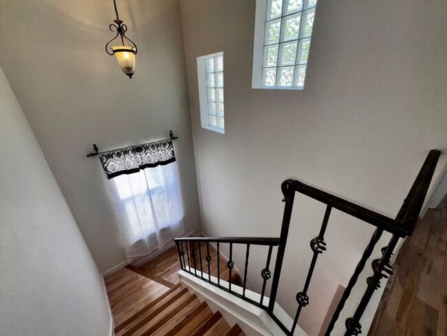 Building Photo - 3 Bedroom 2.5 Bath Cinnamon Bay Home with Stunning view, and Hardwood Flooring!