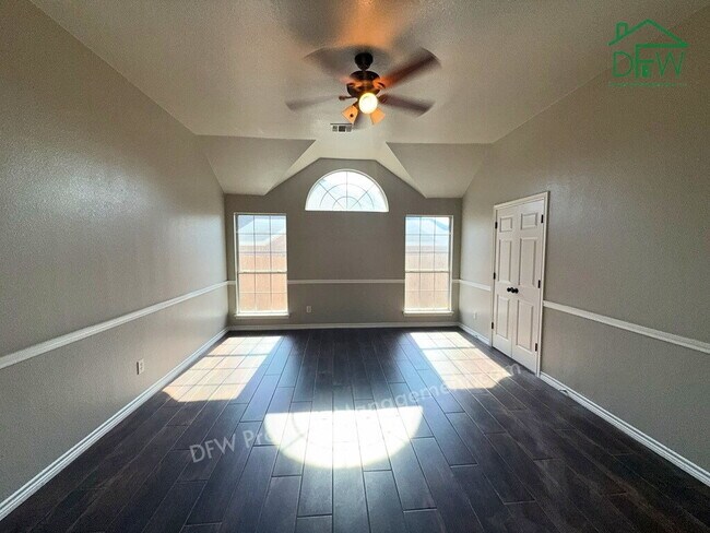 Building Photo - Spacious DeSoto 4-Bed - Fenced Yard, Fireplace, 2-Car Garage