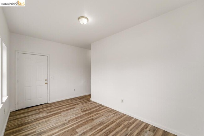 Building Photo - 400 Bissell Ave