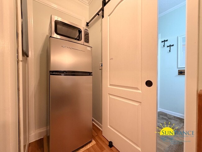 Building Photo - Fully Furnished Studio Living in Shalimar with All Utilities Included!