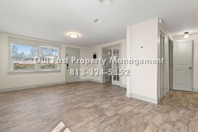 Building Photo - Private Yard Living with Recent Upgrades in Central Tampa