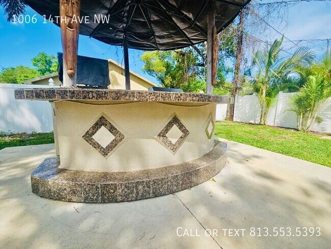 Building Photo - 1006 14th Ave NW